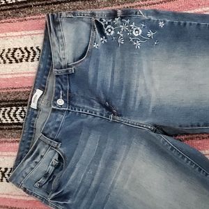 Kensi Jeans sz 10/30 Embroidered Floral